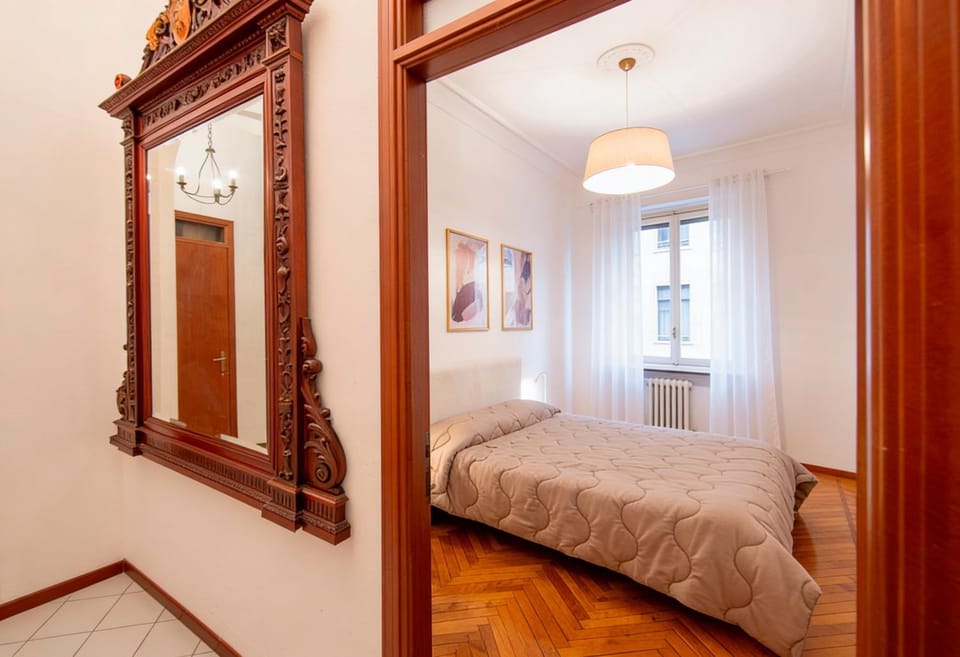 Casa Torineiser - elegant apt in city centre with parking by Home a porter Apartment in Turin