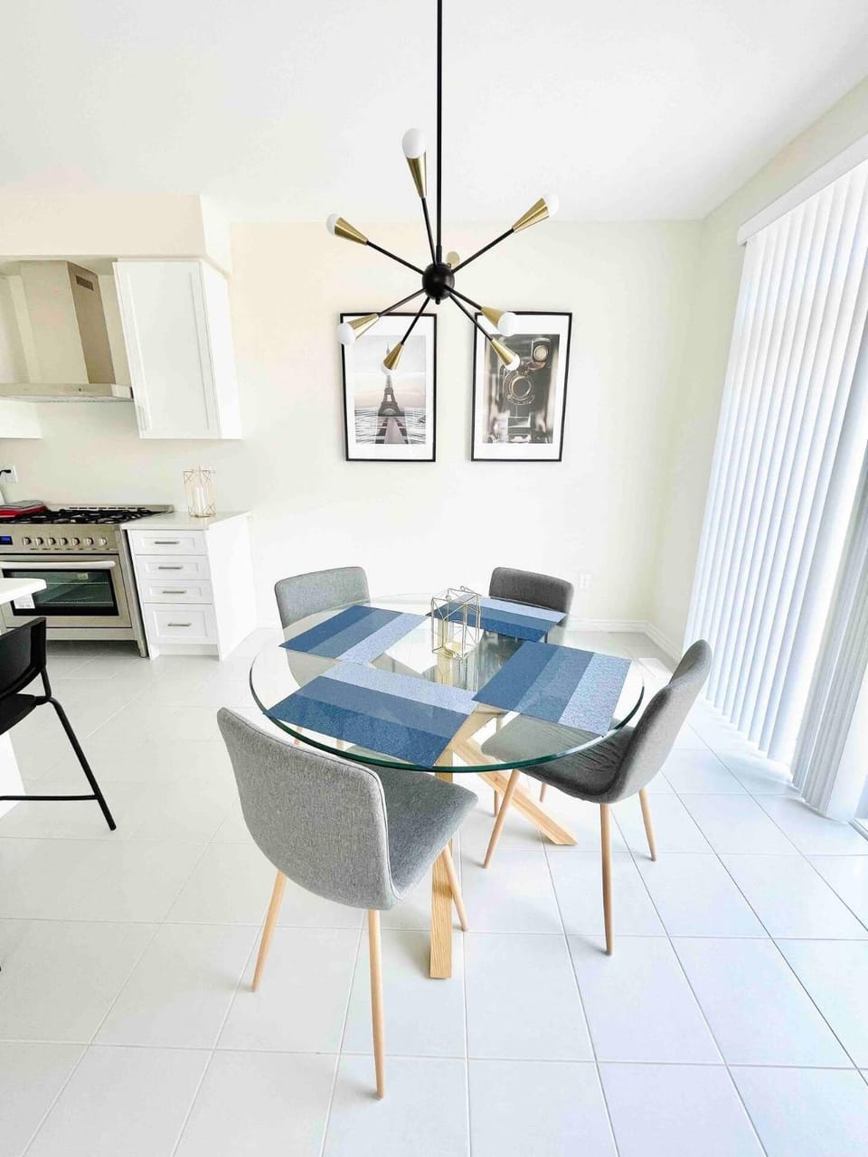 Kitchen or kitchenette, Seating area, Dining area