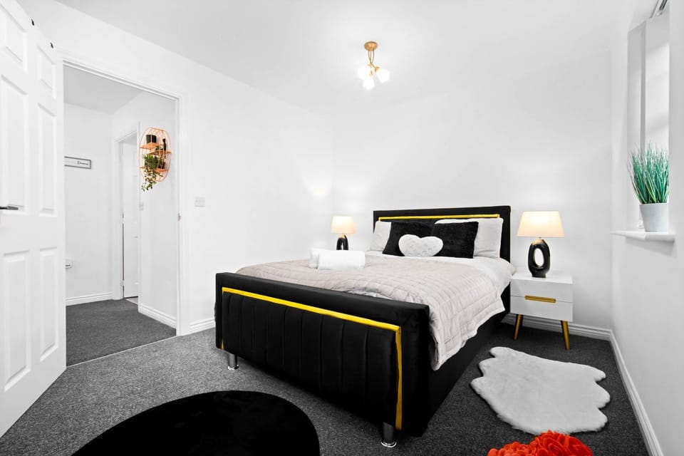 Bed, Photo of the whole room, Bedroom