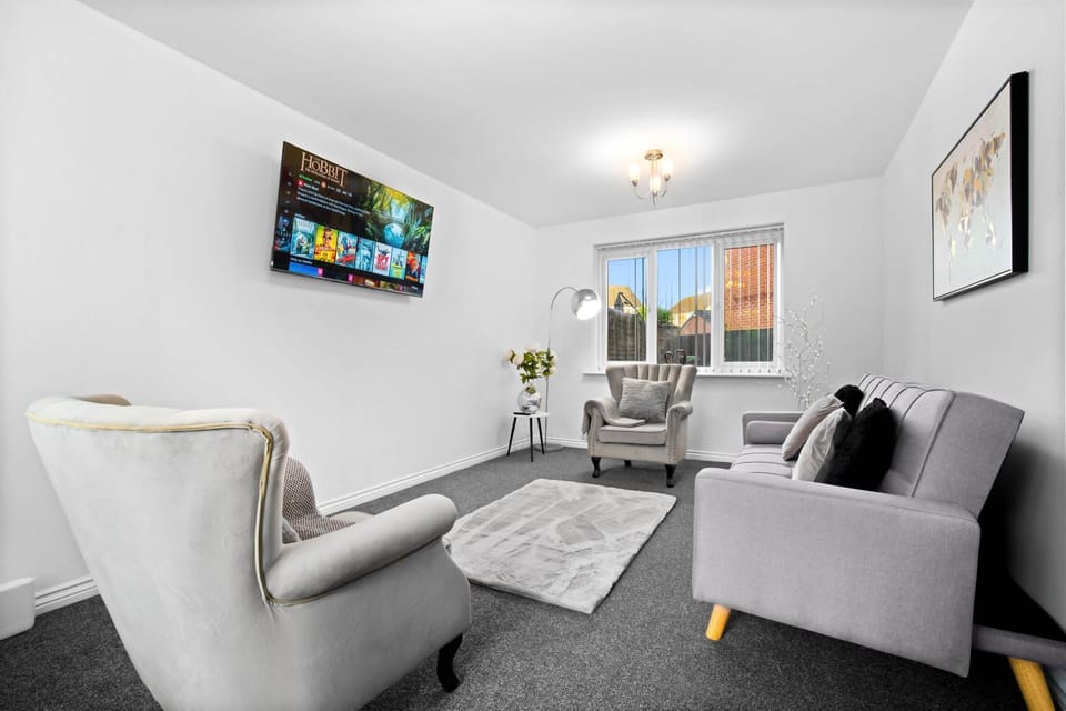 Communal lounge/ TV room, TV and multimedia, Living room, Seating area