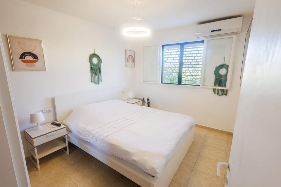 Bed, TV and multimedia, Photo of the whole room, Bedroom, air conditioner, air conditioner
