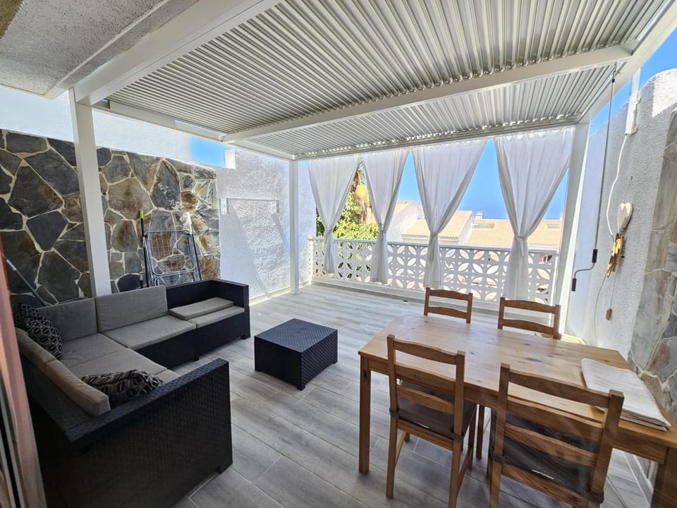 Balcony/Terrace, Living room, Seating area, Dining area