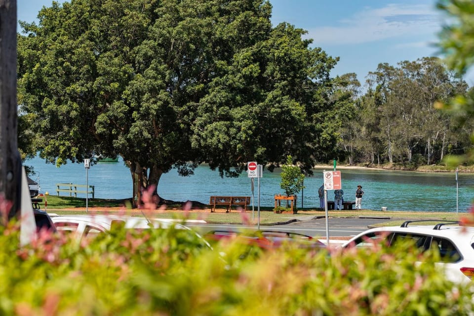 Nearby landmark, Day, Lake view, River view