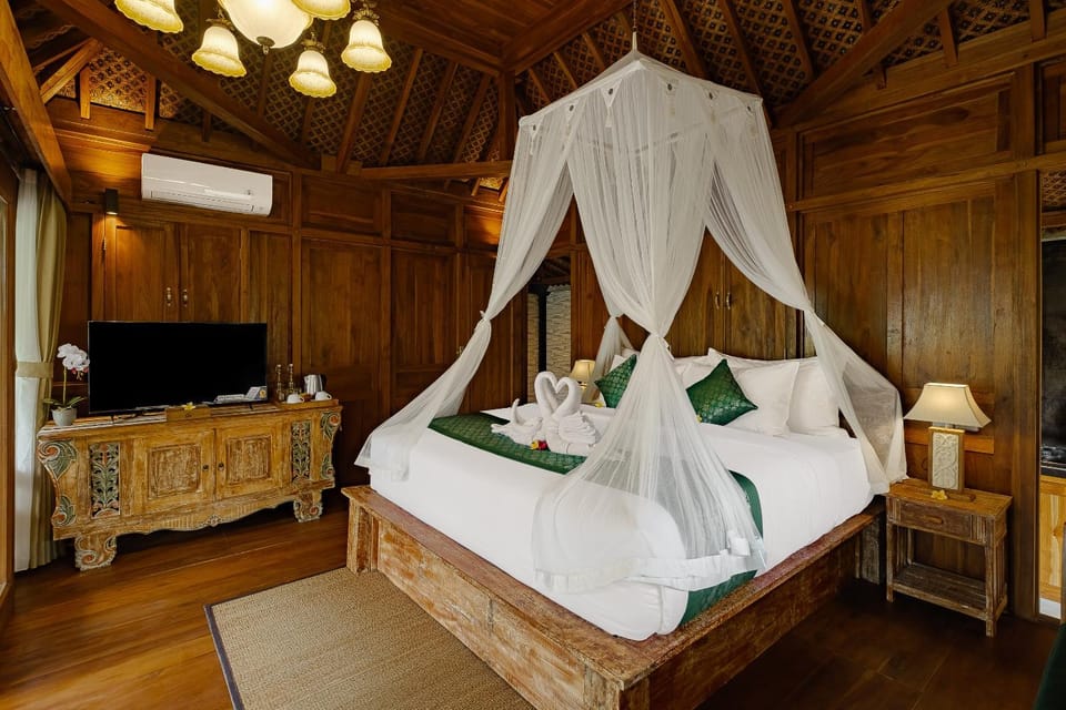 Bed, TV and multimedia, Photo of the whole room, Bedroom, towels