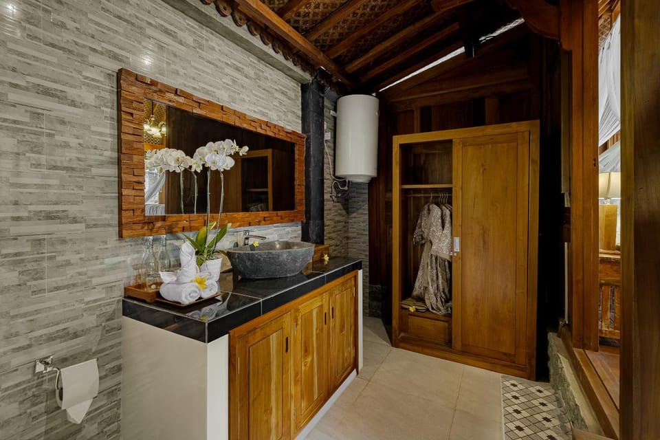 Bathroom, towels, wardrobe