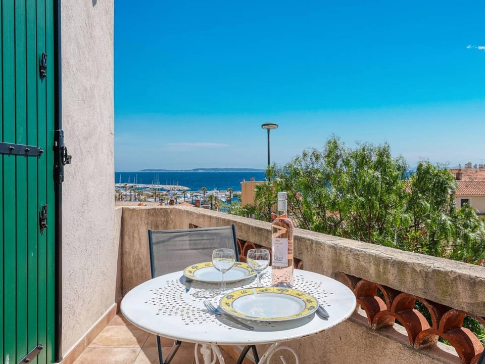 Appartement Climatisé Centre du Lavandou, Proche Plage - FR-1-816-6 Apartment in Le Lavandou