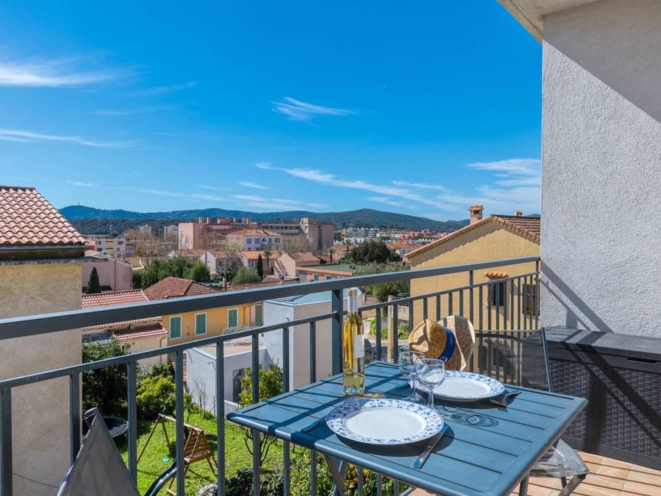 Studio rénové centre Lavandou avec terrasse Apartment in Le Lavandou