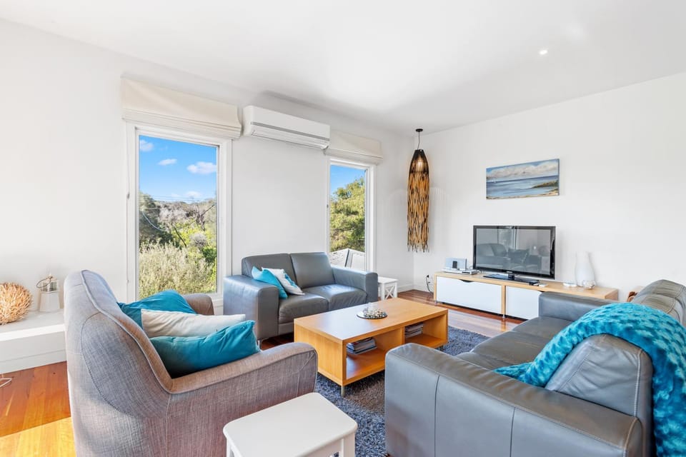 Communal lounge/ TV room, Living room, Seating area