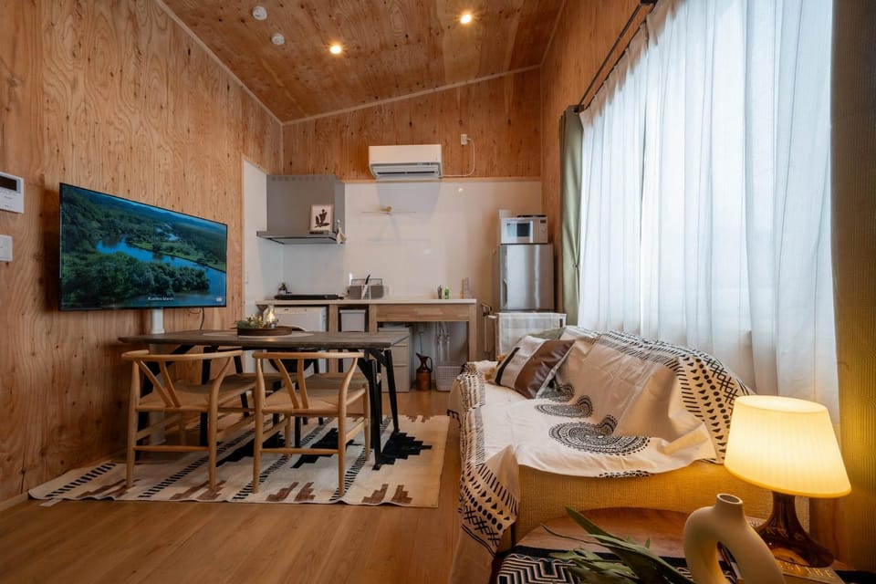 TV and multimedia, Living room, Dining area, air conditioner