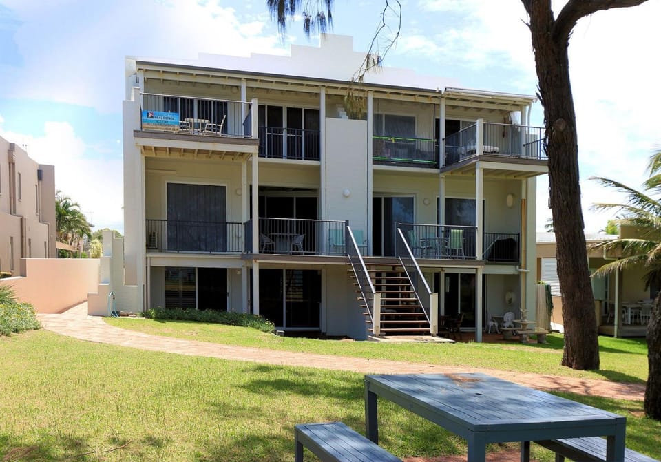 Sandcastles 1 - Beach front Apartment in Bargara