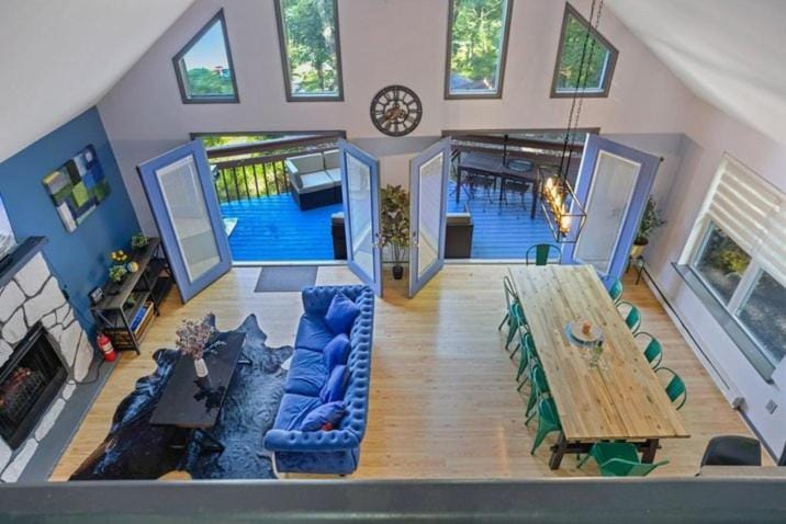 5 Bedroom Cozy Retreat Lakefront Villa in Stroud Township