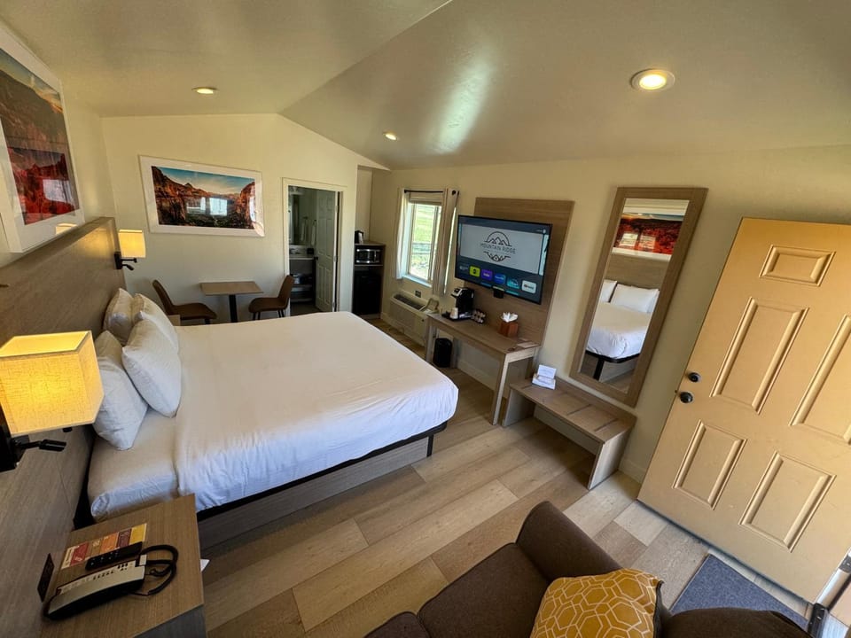 Mountain Ridge Cabins & Lodging Between Bryce and Zion National Park Cabin in Hatch