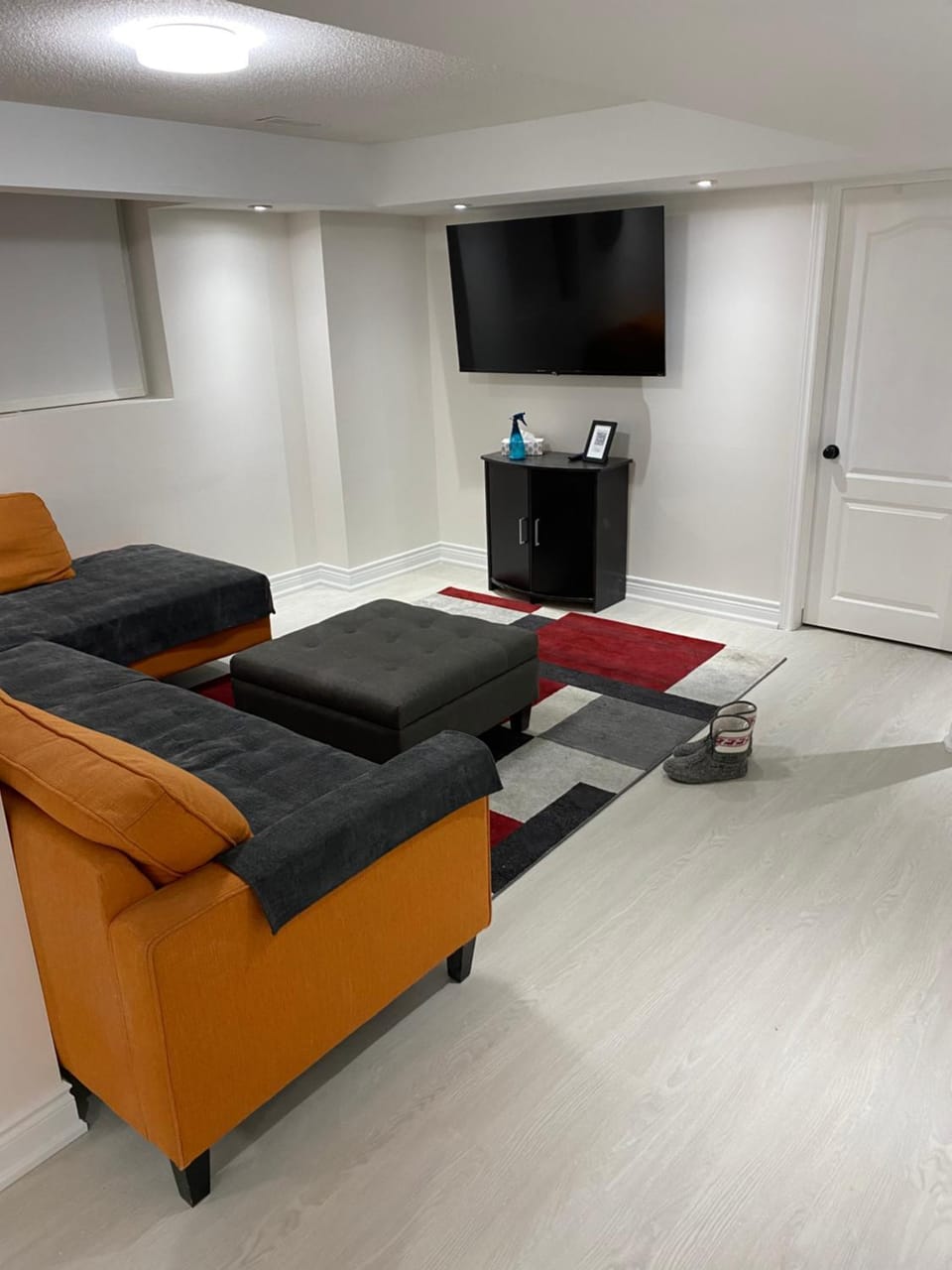 Communal lounge/ TV room, TV and multimedia, Living room, Seating area, Evening entertainment