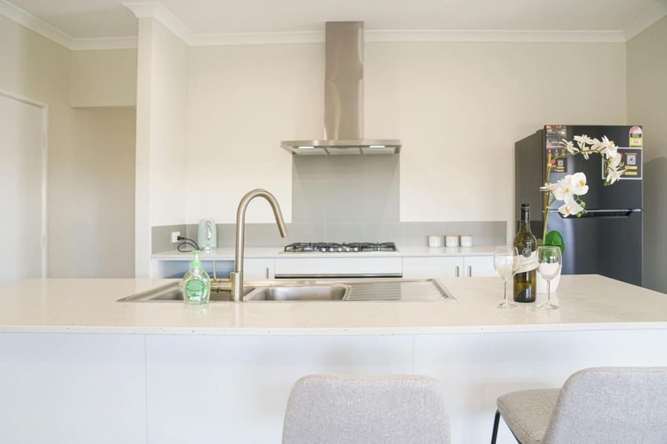 StayAU 5BRM Coastal Retreat for Families Baldivis House in Baldivis