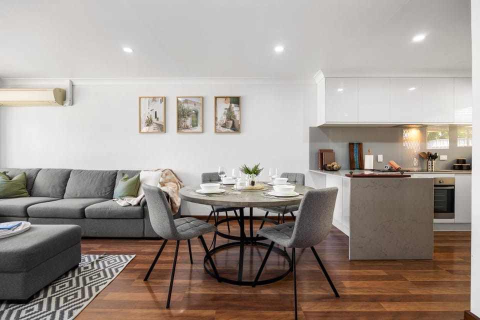 Living room, Dining area