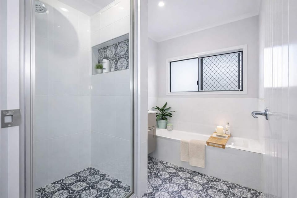 Shower, Bathroom, towels