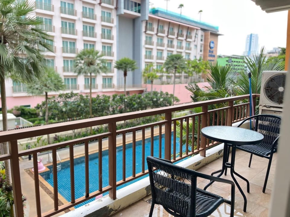 Balcony/Terrace, Pool view