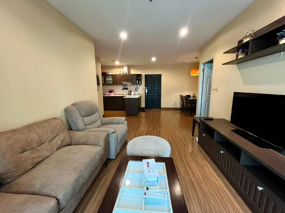 Communal lounge/ TV room, TV and multimedia, Living room, Seating area