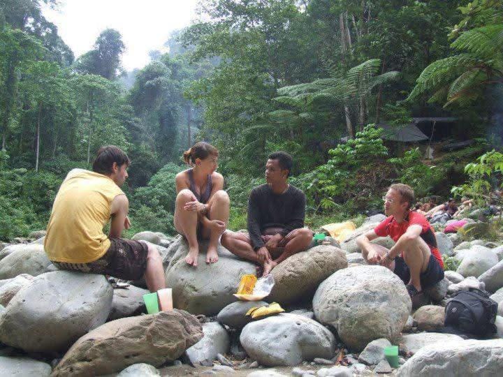 Bukit Lawang Orangutan Dormitory "Book your jungle trekking tour with us" Bed and Breakfast in Indonesia