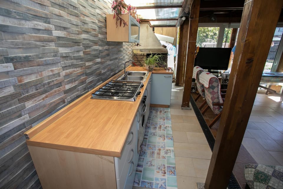 Kitchen or kitchenette, pet friendly