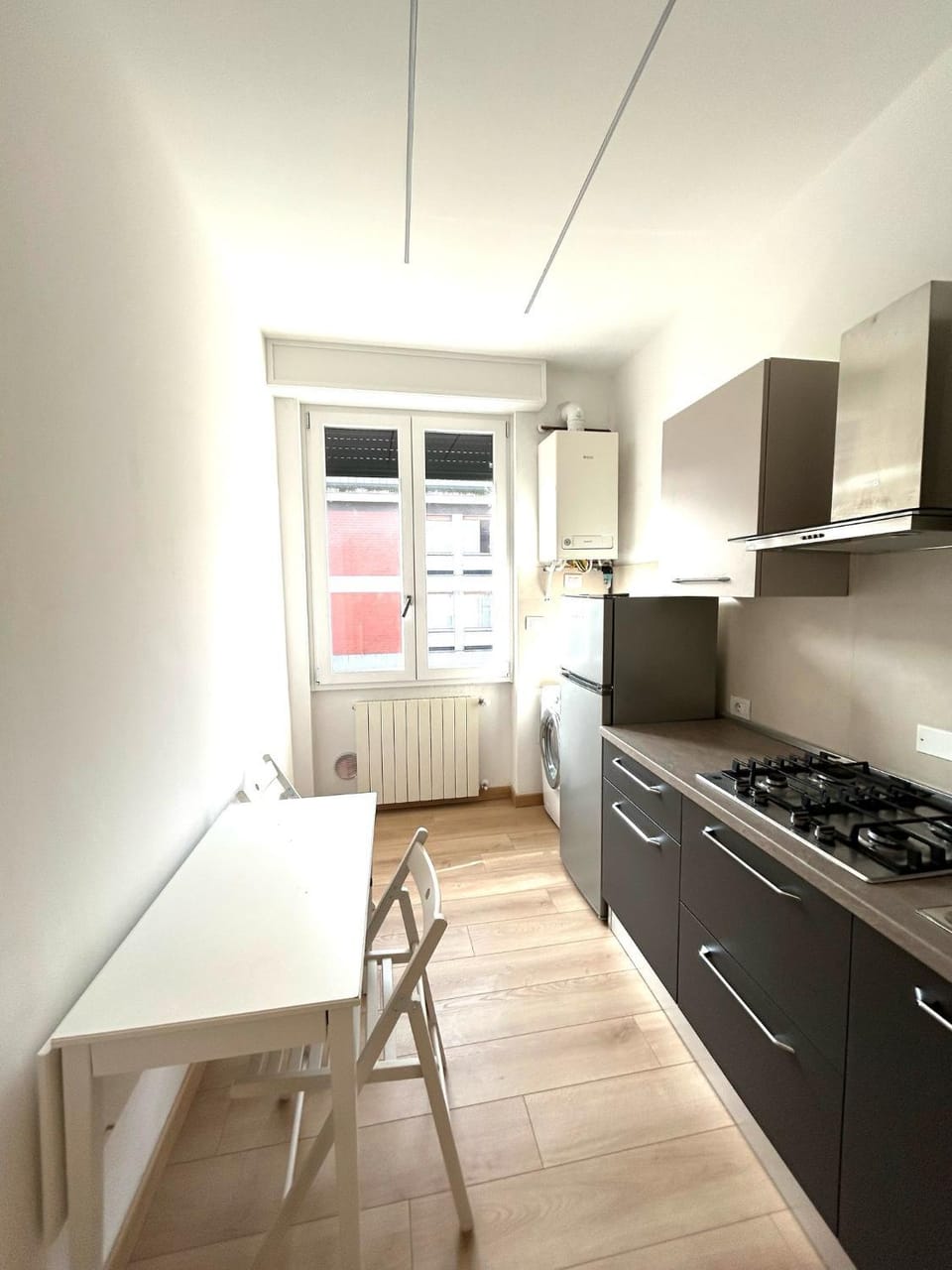 Kitchen or kitchenette, dishwasher, stove