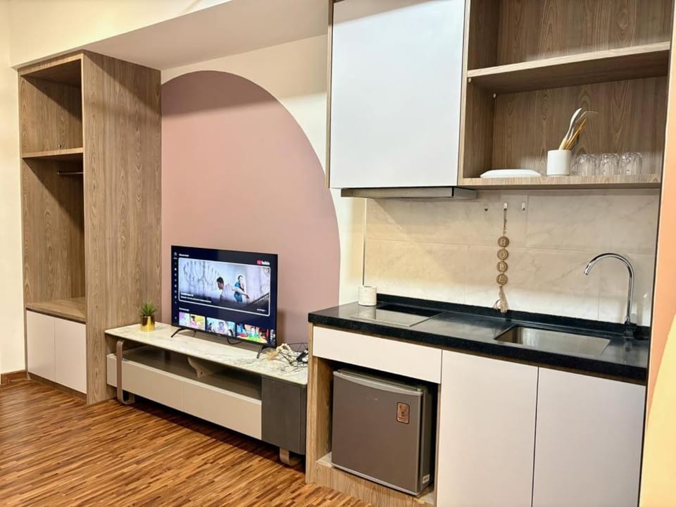 TV and multimedia, Kitchen or kitchenette, wardrobe