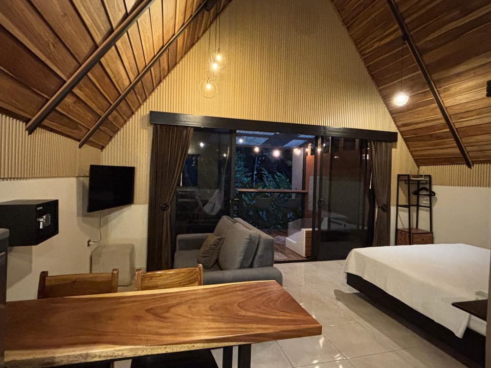 River Paradise Cabin with Private Jacuzzi Cabin in Alajuela Province