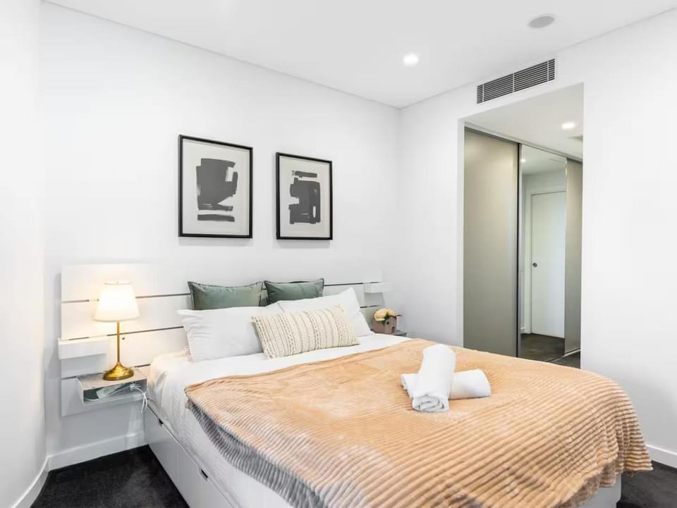 Riverfront 2 Bedroom Apt in Brisbane City with Parking Apartment in Brisbane City