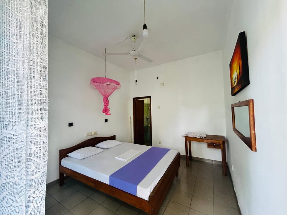 White House & Sea Food Restaurant Hostel in Hikkaduwa
