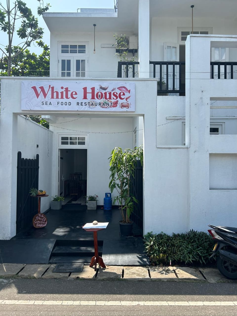 White House & Sea Food Restaurant Hostel in Hikkaduwa