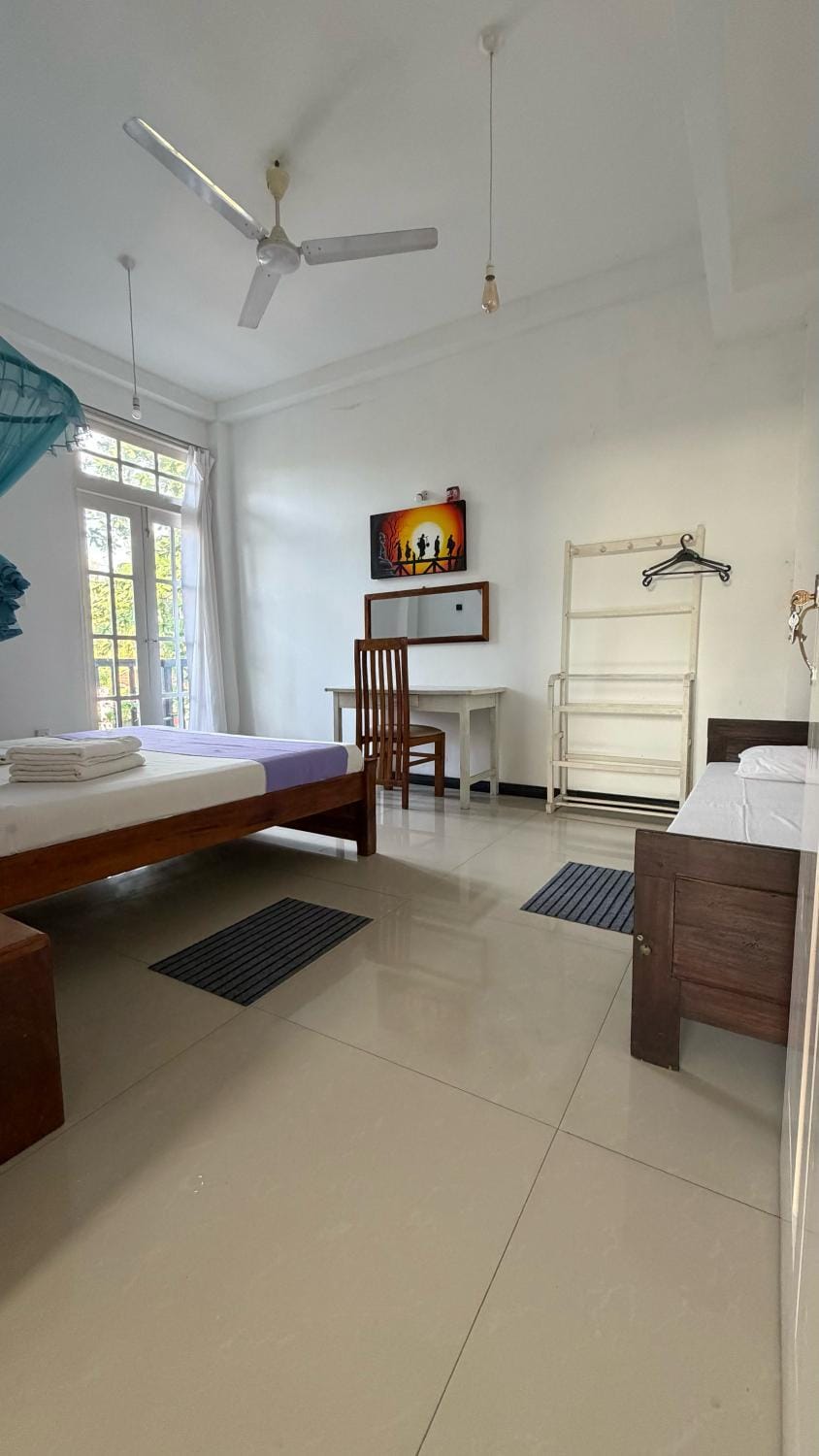 White House & Sea Food Restaurant Hostel in Hikkaduwa