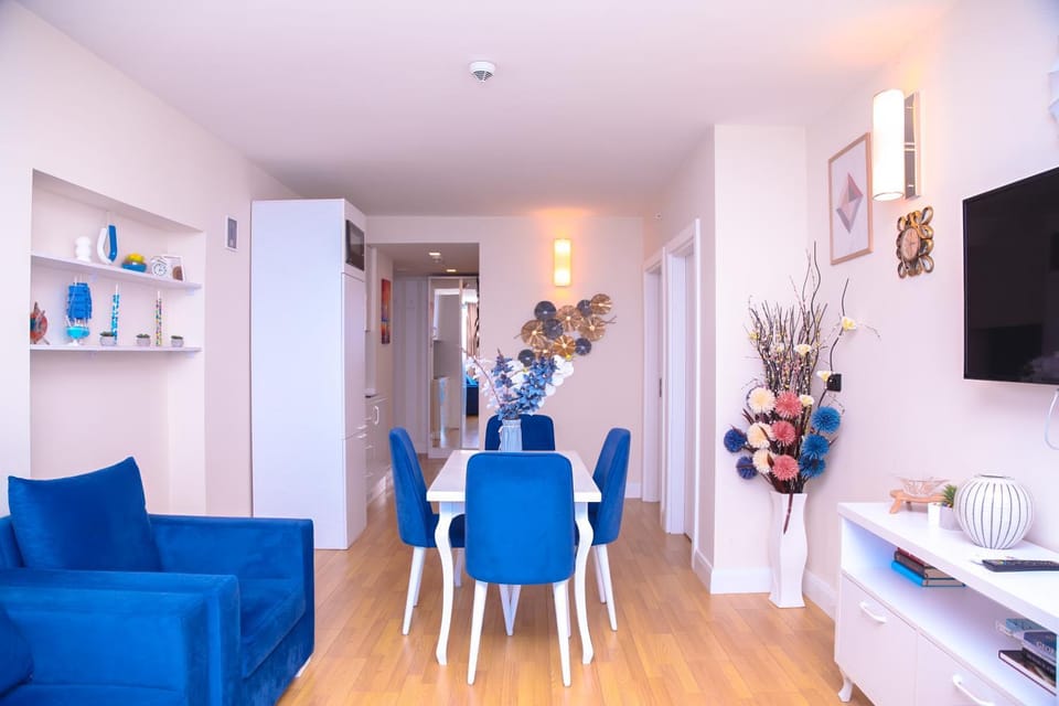 TV and multimedia, Living room, Seating area, Dining area
