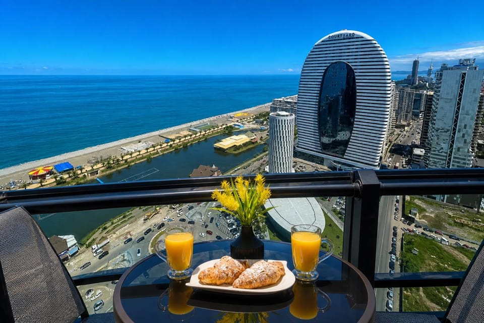 Day, Natural landscape, View (from property/room), Balcony/Terrace, Food and drinks, Dining area, Food, City view, Sea view, Drinks