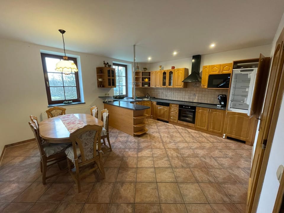 Kitchen or kitchenette, Dining area, dishwasher, oven, stove
