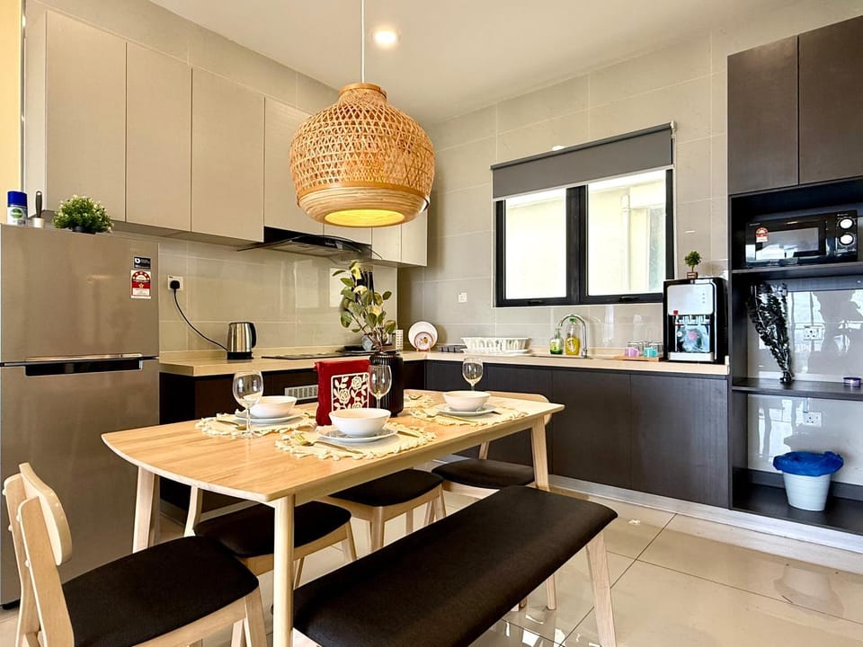 CG02 Amberside JB City View 3BR3B 10pax Top Floor Apartment in Johor Bahru