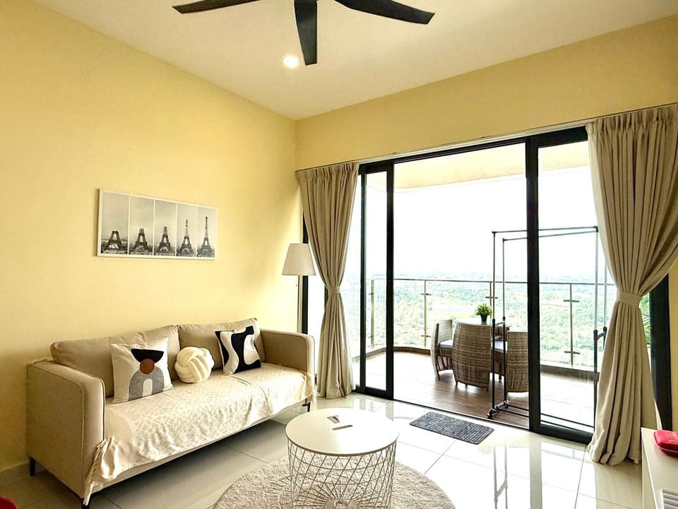 CG02 Amberside JB City View 3BR3B 10pax Top Floor Apartment in Johor Bahru