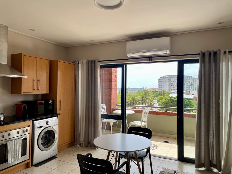 View (from property/room), Balcony/Terrace, Seating area, Dining area, stove, washing machine