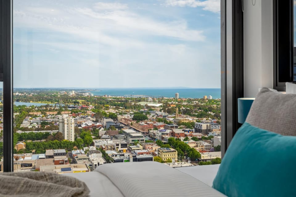 Bed, Day, View (from property/room), Bedroom, City view, Sea view