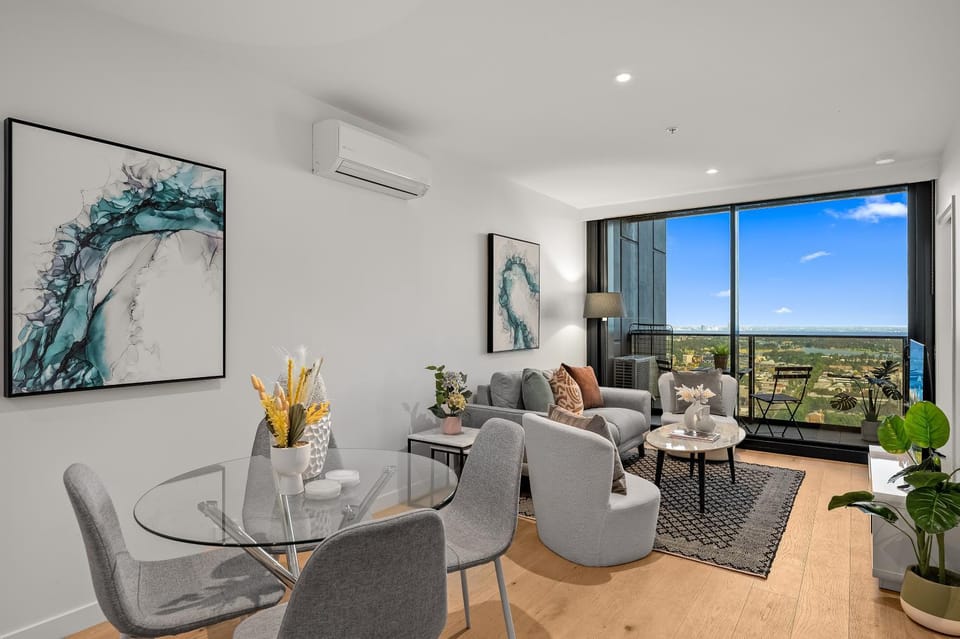 Living room, Seating area, Dining area, air conditioner