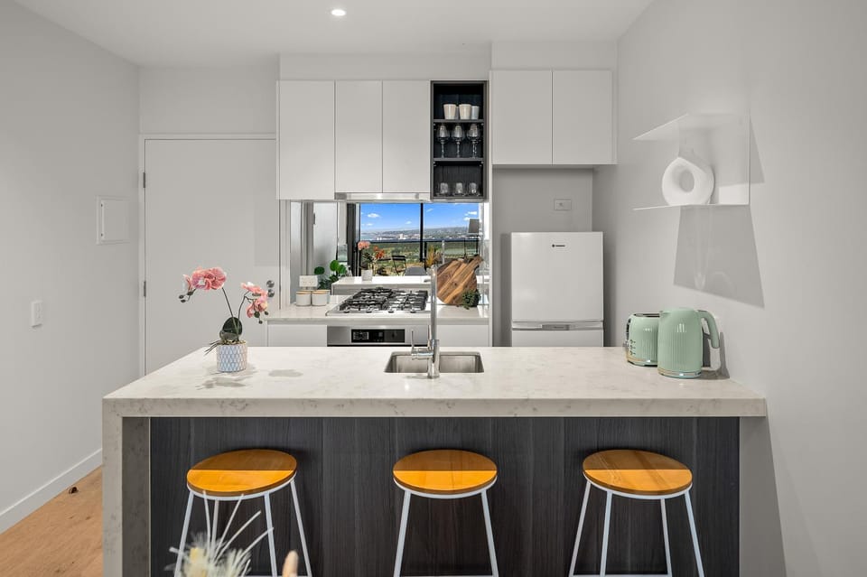Kitchen or kitchenette, Dining area, stove