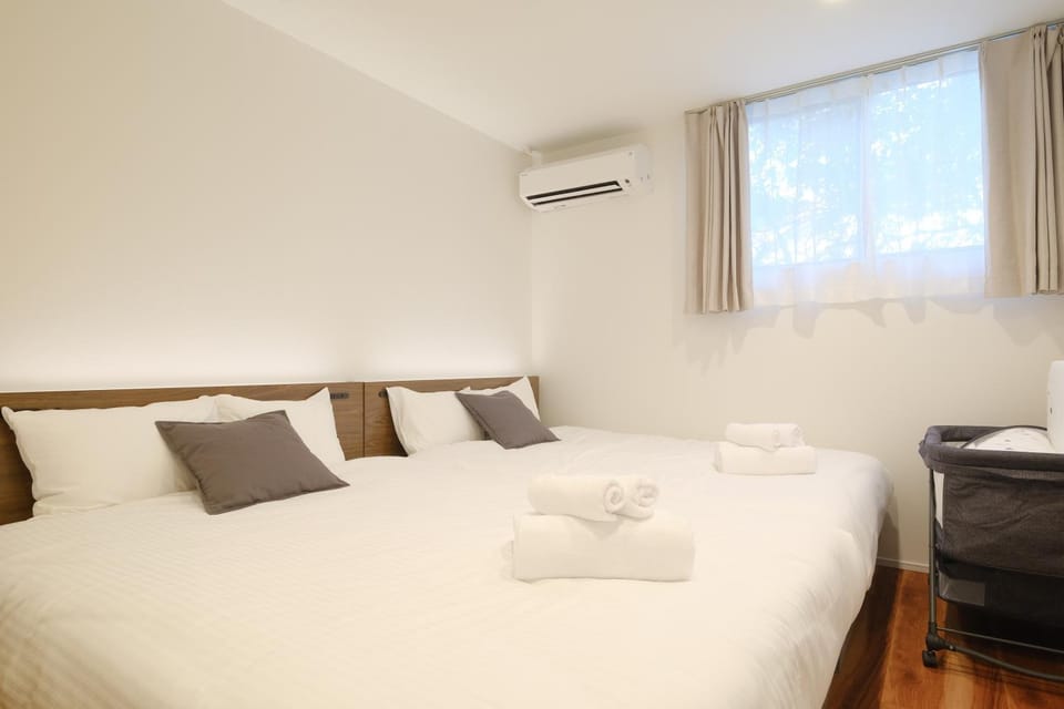 Bed, Photo of the whole room, Bedroom, towels, air conditioner