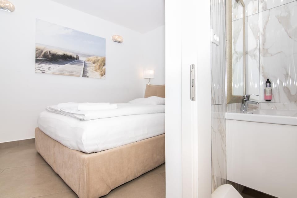 Thomas's cozy room with Breakfast Apartment in Piran