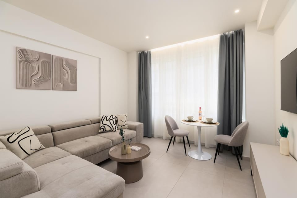 TV and multimedia, Living room, Dining area