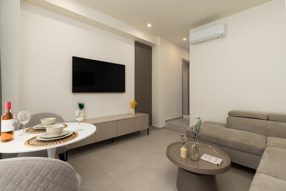 TV and multimedia, Living room, Dining area, air conditioner, air conditioner