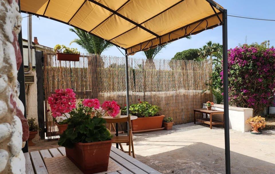 Patio, Facade/entrance