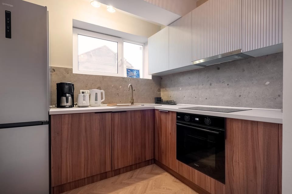 Coffee/tea facilities, Kitchen or kitchenette, dishwasher, oven, washing machine