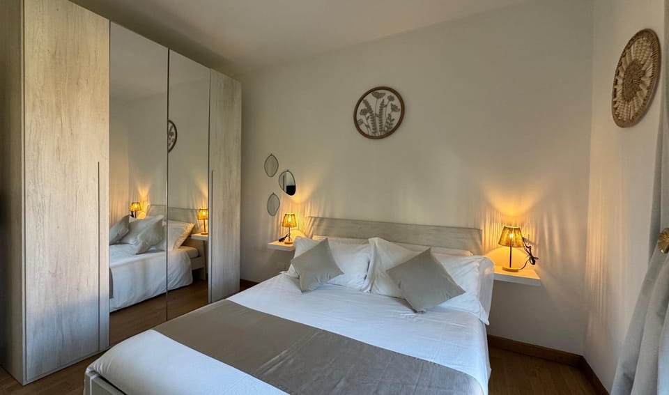 Bed, Photo of the whole room, Bedroom, wardrobe