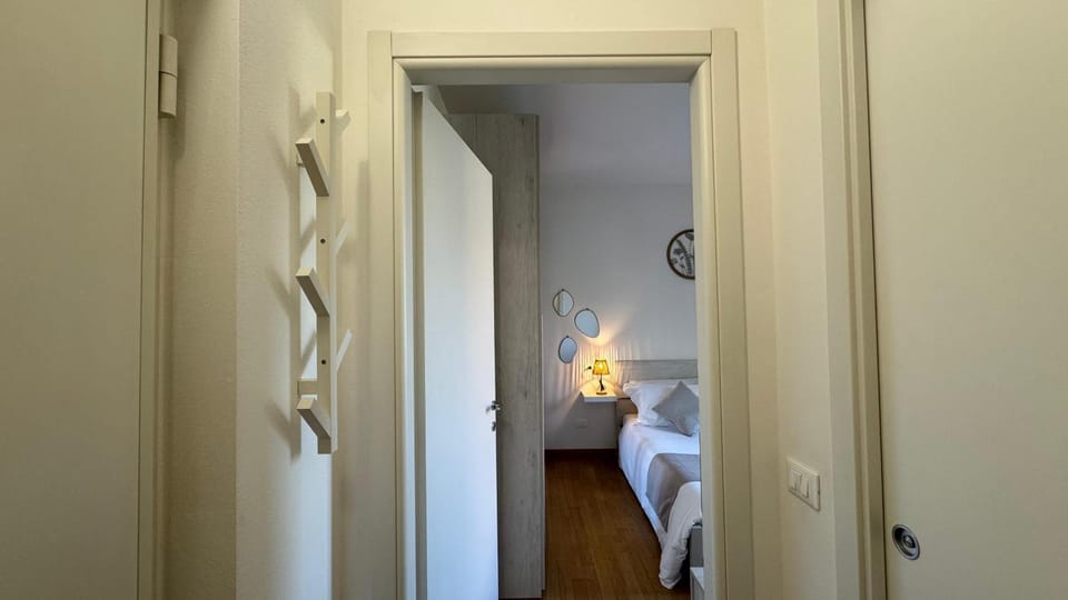 Facade/entrance, Photo of the whole room