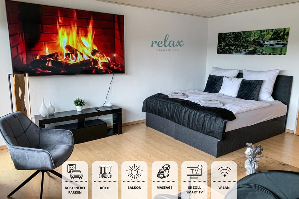 Bed, TV and multimedia, Evening entertainment, Bedroom