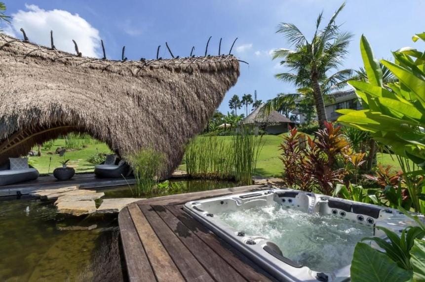 Hot Tub, Swimming pool